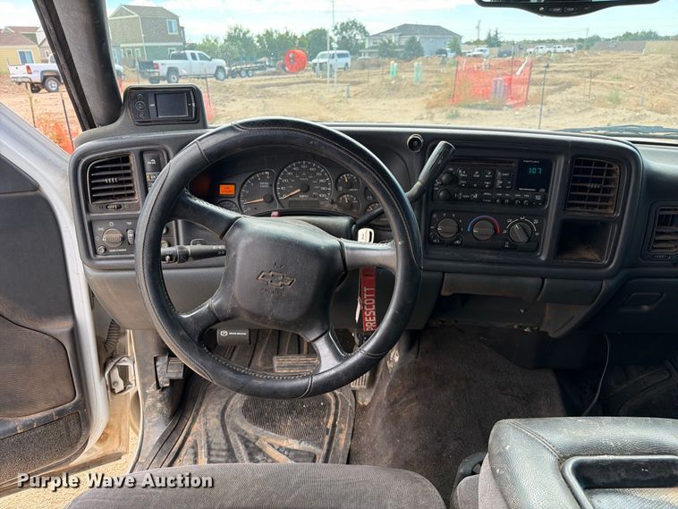 image for item EL2628 2002 Chevrolet Silverado 3500 Crew Cab flatbed pickup truck