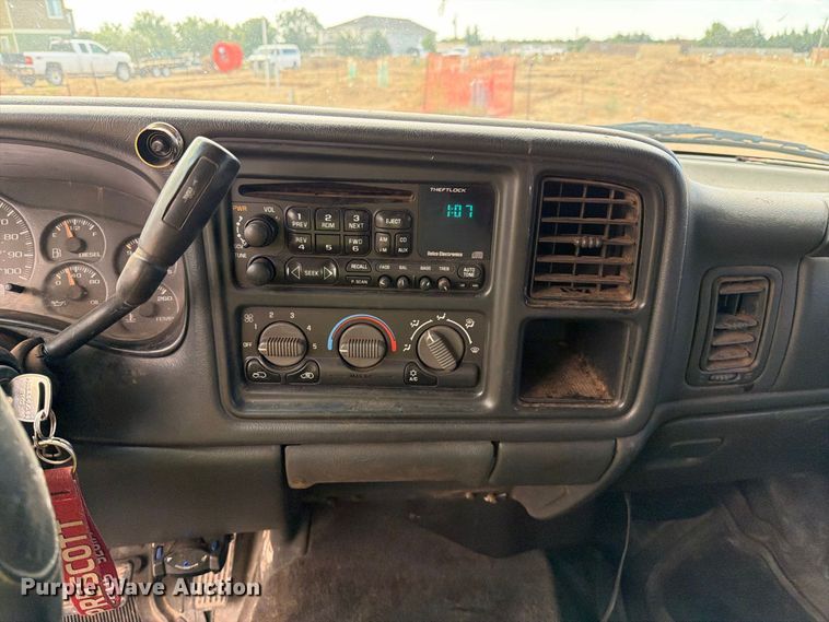 image for item EL2628 2002 Chevrolet Silverado 3500 Crew Cab flatbed pickup truck