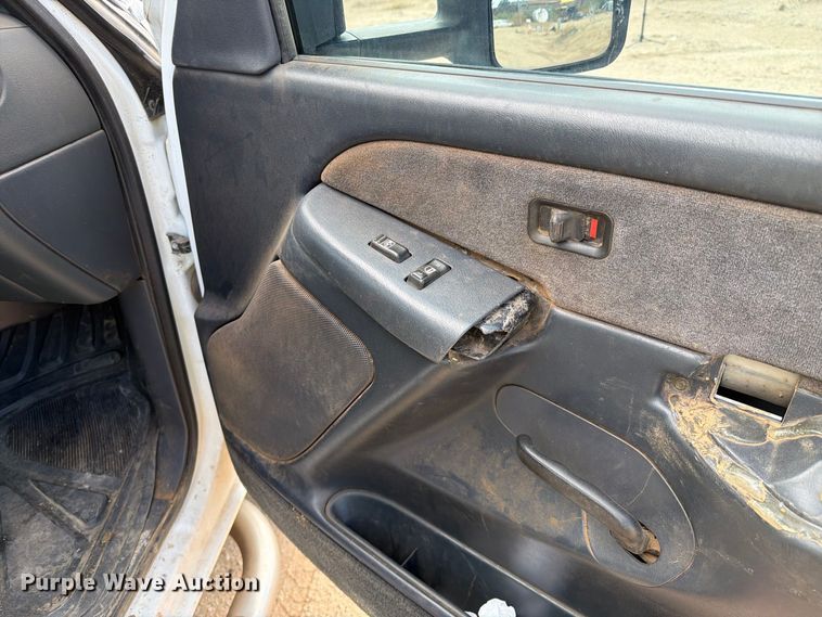 image for item EL2628 2002 Chevrolet Silverado 3500 Crew Cab flatbed pickup truck