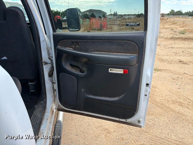 image for item EL2628 2002 Chevrolet Silverado 3500 Crew Cab flatbed pickup truck