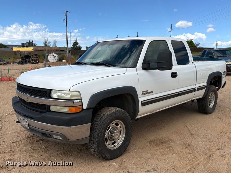2002 Chevrolet Silverado 2500 HD Ext. Cab pickup truck
