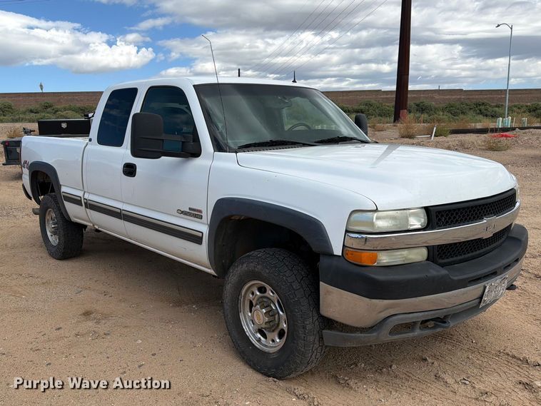 image for item EL2629 2002 Chevrolet Silverado 2500 HD Ext. Cab pickup truck