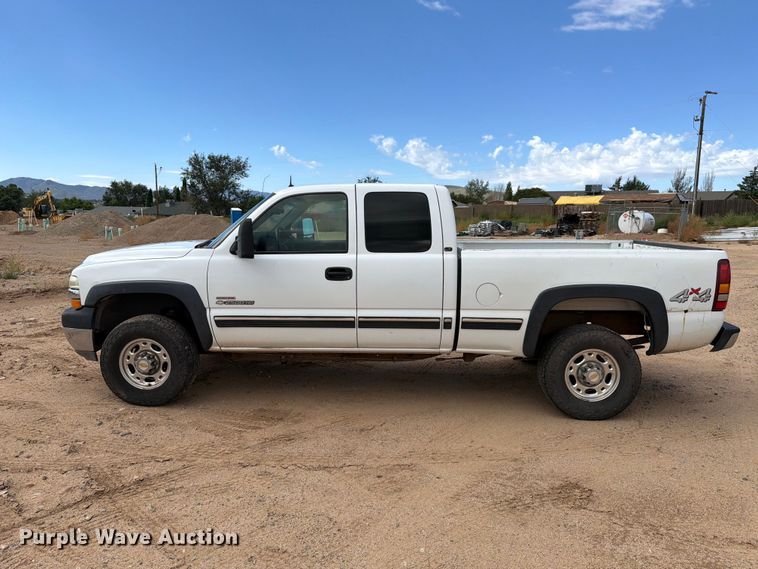 image for item EL2629 2002 Chevrolet Silverado 2500 HD Ext. Cab pickup truck