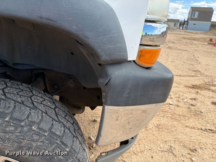 image for item EL2629 2002 Chevrolet Silverado 2500 HD Ext. Cab pickup truck