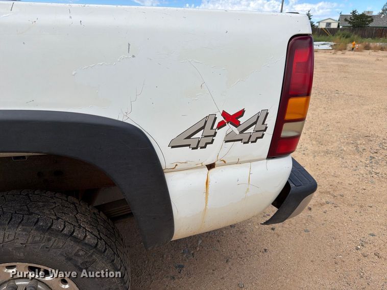 image for item EL2629 2002 Chevrolet Silverado 2500 HD Ext. Cab pickup truck