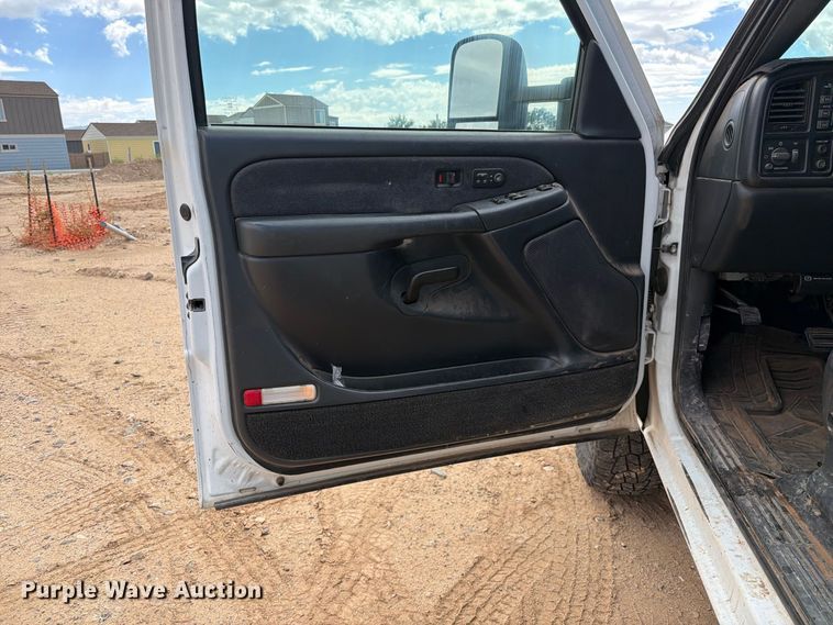 image for item EL2629 2002 Chevrolet Silverado 2500 HD Ext. Cab pickup truck