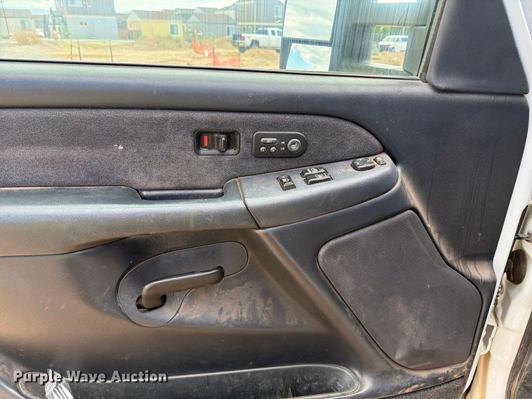 image for item EL2629 2002 Chevrolet Silverado 2500 HD Ext. Cab pickup truck