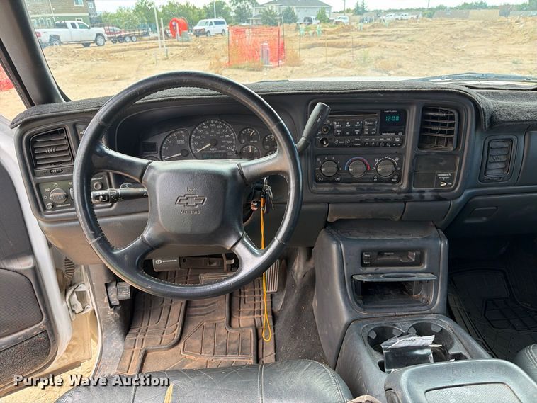 image for item EL2629 2002 Chevrolet Silverado 2500 HD Ext. Cab pickup truck
