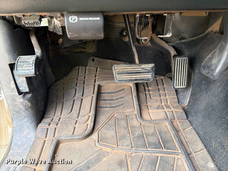 image for item EL2629 2002 Chevrolet Silverado 2500 HD Ext. Cab pickup truck