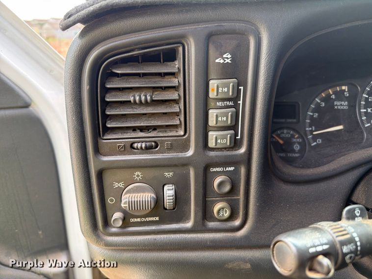 image for item EL2629 2002 Chevrolet Silverado 2500 HD Ext. Cab pickup truck