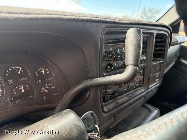 image for item EL2629 2002 Chevrolet Silverado 2500 HD Ext. Cab pickup truck