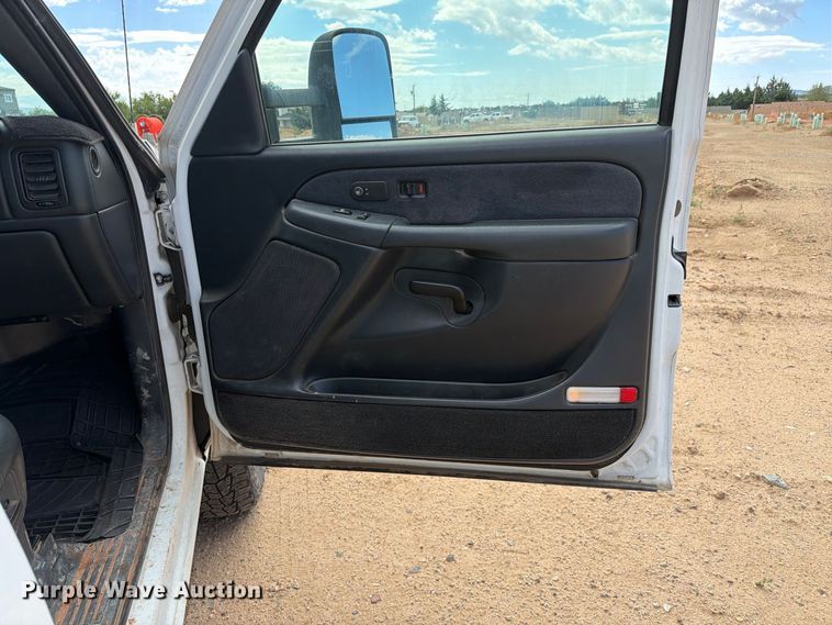 image for item EL2629 2002 Chevrolet Silverado 2500 HD Ext. Cab pickup truck