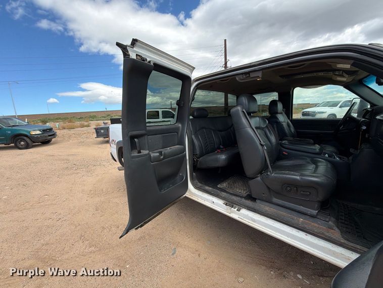 image for item EL2629 2002 Chevrolet Silverado 2500 HD Ext. Cab pickup truck