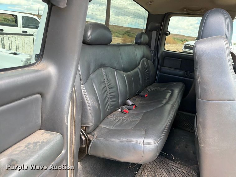 image for item EL2629 2002 Chevrolet Silverado 2500 HD Ext. Cab pickup truck
