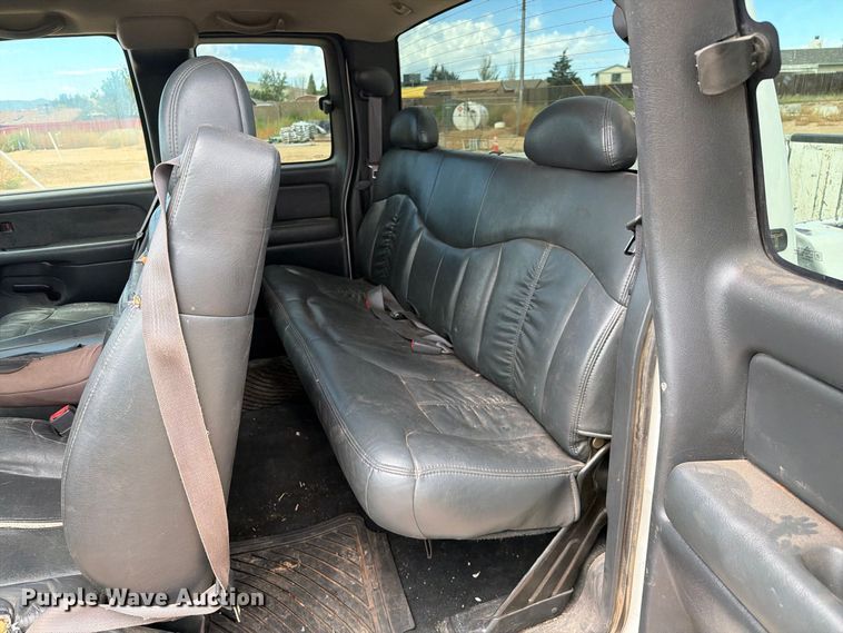 image for item EL2629 2002 Chevrolet Silverado 2500 HD Ext. Cab pickup truck