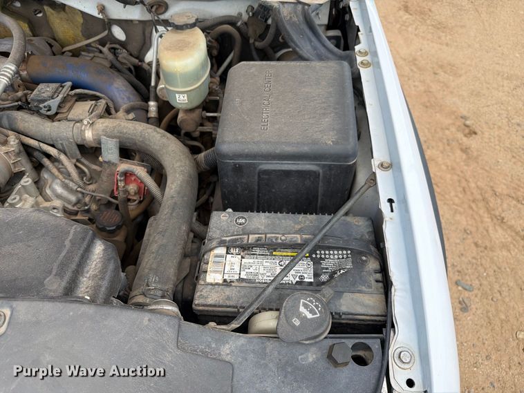 image for item EL2629 2002 Chevrolet Silverado 2500 HD Ext. Cab pickup truck