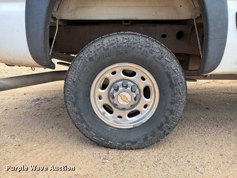 image for item EL2629 2002 Chevrolet Silverado 2500 HD Ext. Cab pickup truck