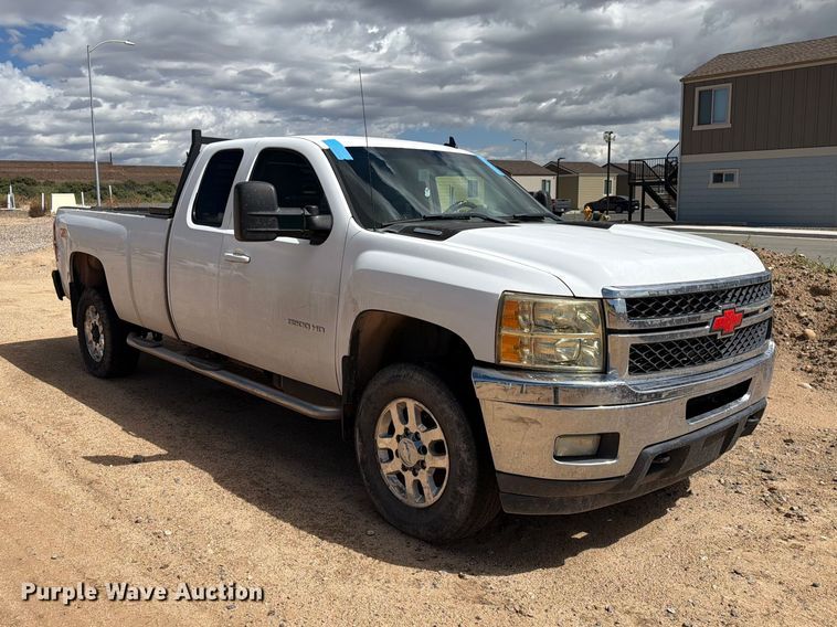 image for item EL2630 2011 Chevrolet Silverado 3500 HD Ext. Cab pickup truck