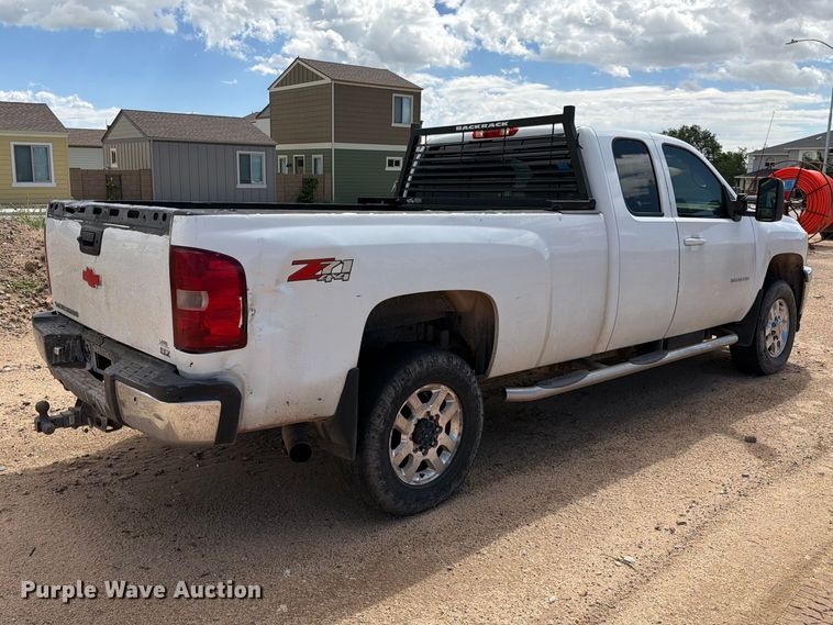 image for item EL2630 2011 Chevrolet Silverado 3500 HD Ext. Cab pickup truck