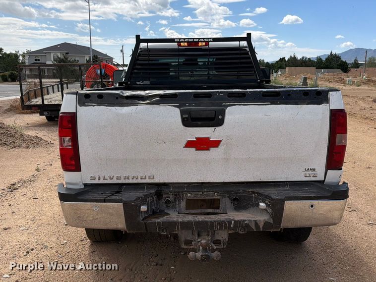 image for item EL2630 2011 Chevrolet Silverado 3500 HD Ext. Cab pickup truck