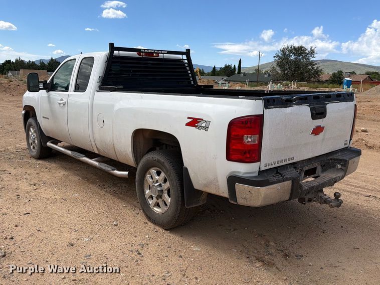 image for item EL2630 2011 Chevrolet Silverado 3500 HD Ext. Cab pickup truck