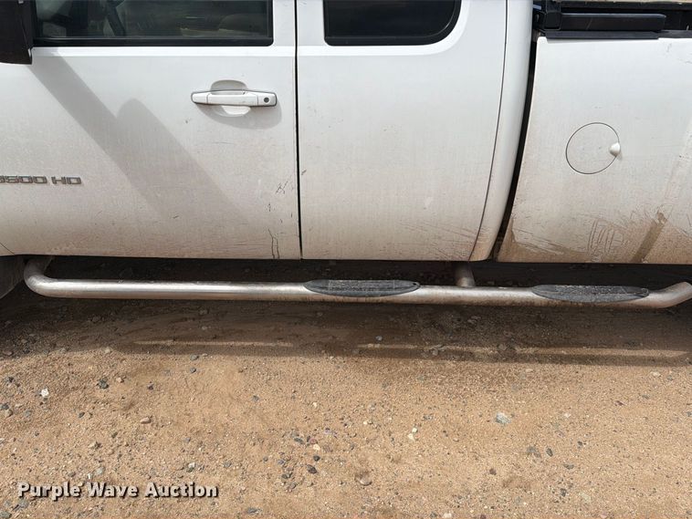 image for item EL2630 2011 Chevrolet Silverado 3500 HD Ext. Cab pickup truck