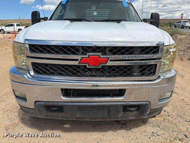 image for item EL2630 2011 Chevrolet Silverado 3500 HD Ext. Cab pickup truck