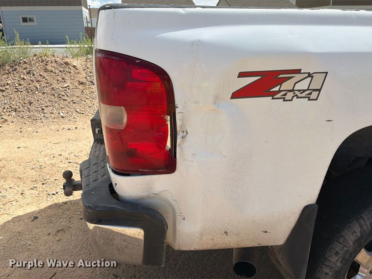 image for item EL2630 2011 Chevrolet Silverado 3500 HD Ext. Cab pickup truck