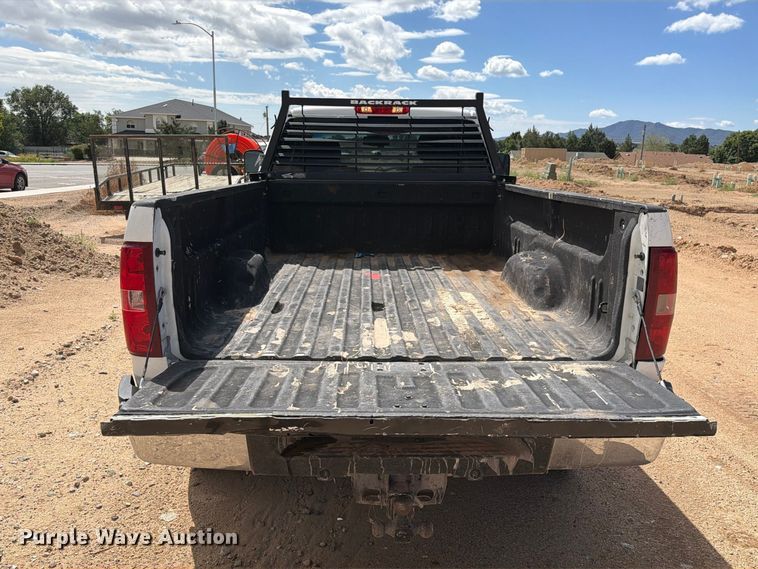 image for item EL2630 2011 Chevrolet Silverado 3500 HD Ext. Cab pickup truck
