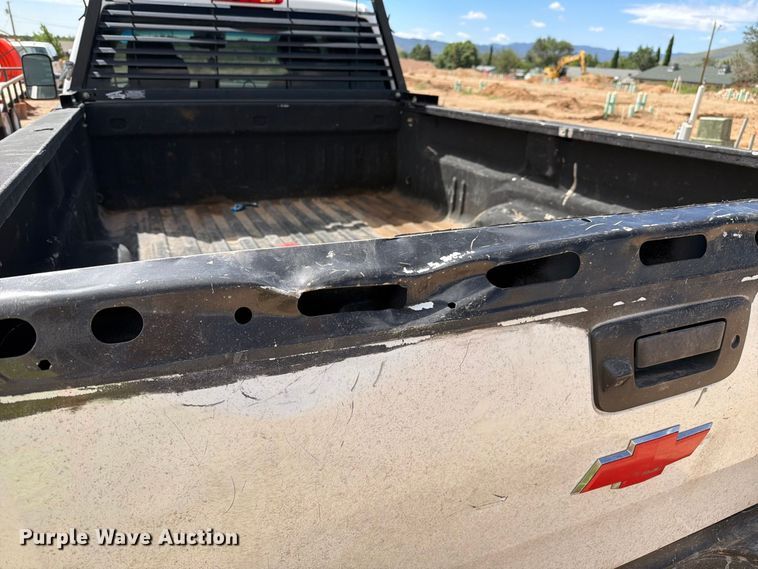 image for item EL2630 2011 Chevrolet Silverado 3500 HD Ext. Cab pickup truck