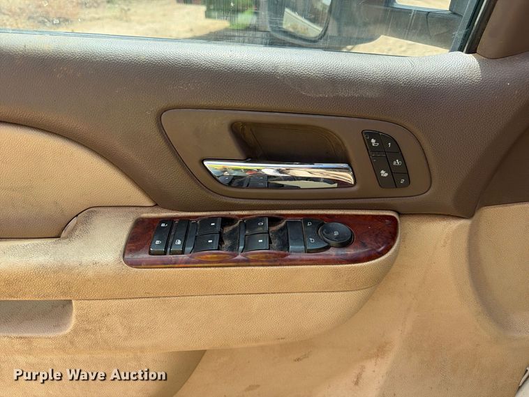 image for item EL2630 2011 Chevrolet Silverado 3500 HD Ext. Cab pickup truck
