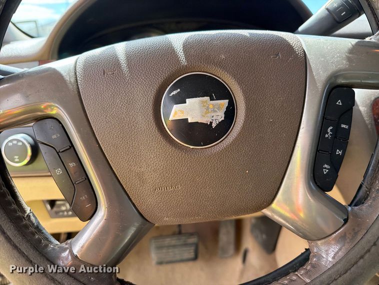 image for item EL2630 2011 Chevrolet Silverado 3500 HD Ext. Cab pickup truck