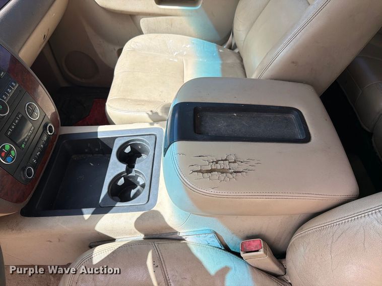 image for item EL2630 2011 Chevrolet Silverado 3500 HD Ext. Cab pickup truck