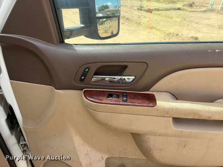 image for item EL2630 2011 Chevrolet Silverado 3500 HD Ext. Cab pickup truck