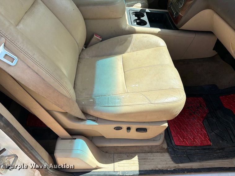 image for item EL2630 2011 Chevrolet Silverado 3500 HD Ext. Cab pickup truck