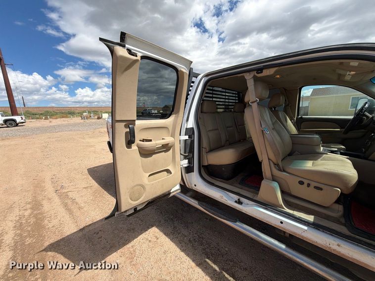image for item EL2630 2011 Chevrolet Silverado 3500 HD Ext. Cab pickup truck