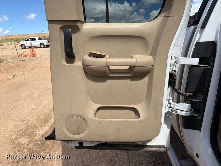 image for item EL2630 2011 Chevrolet Silverado 3500 HD Ext. Cab pickup truck