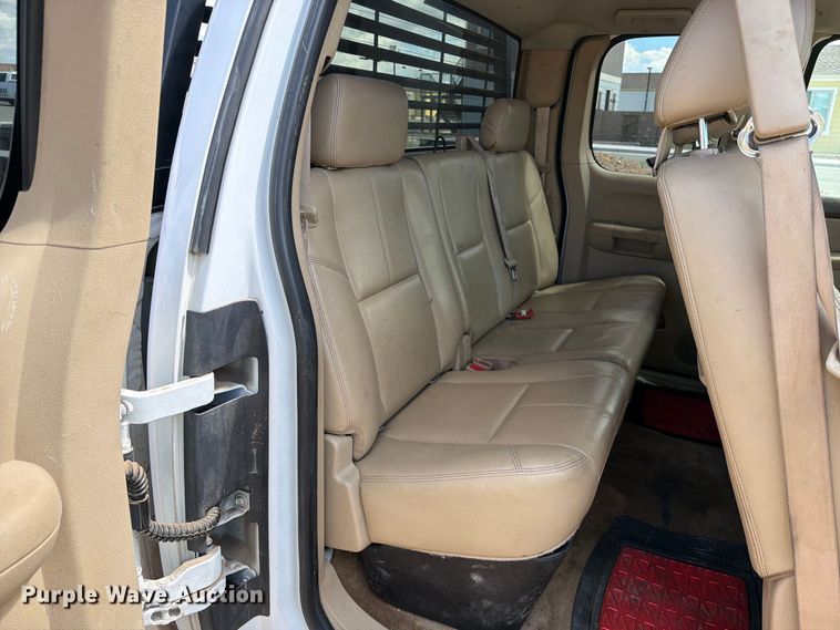 image for item EL2630 2011 Chevrolet Silverado 3500 HD Ext. Cab pickup truck