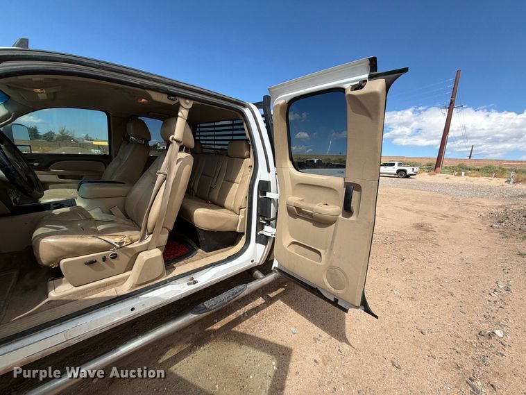 image for item EL2630 2011 Chevrolet Silverado 3500 HD Ext. Cab pickup truck