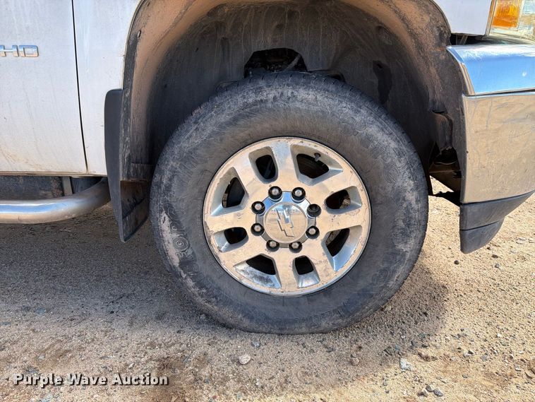 image for item EL2630 2011 Chevrolet Silverado 3500 HD Ext. Cab pickup truck