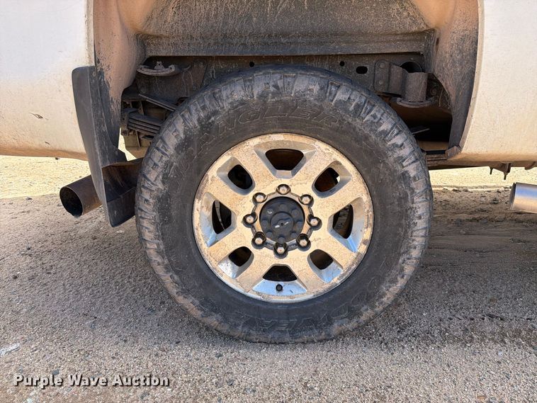 image for item EL2630 2011 Chevrolet Silverado 3500 HD Ext. Cab pickup truck