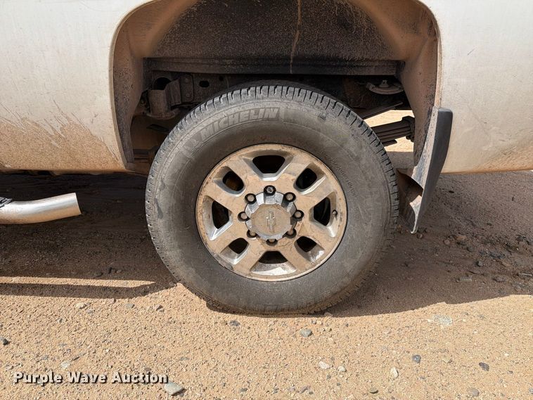 image for item EL2630 2011 Chevrolet Silverado 3500 HD Ext. Cab pickup truck