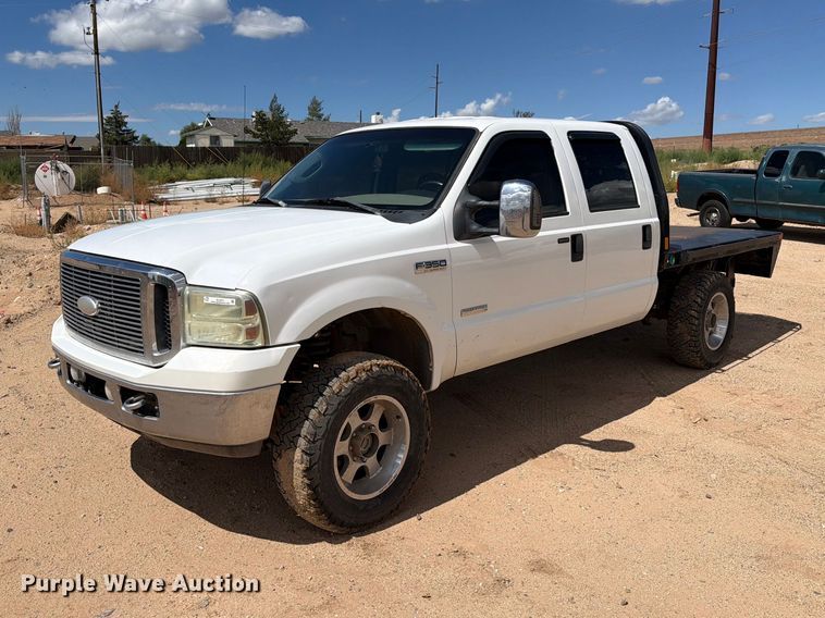 2006 Ford F350 Super Duty Crew Cab flatbed pickup truck