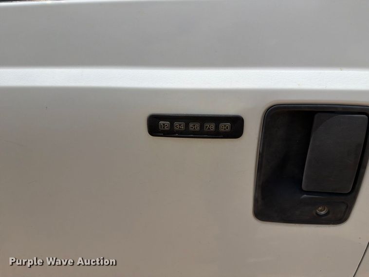 image for item EL2631 2006 Ford F350 Super Duty Crew Cab flatbed pickup truck