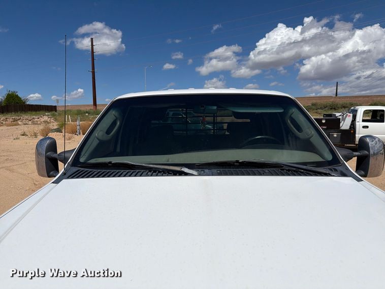 image for item EL2631 2006 Ford F350 Super Duty Crew Cab flatbed pickup truck
