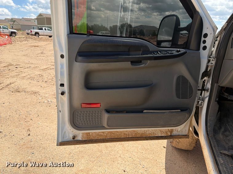 image for item EL2631 2006 Ford F350 Super Duty Crew Cab flatbed pickup truck