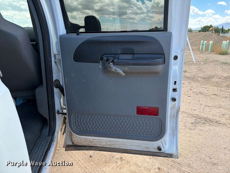 image for item EL2631 2006 Ford F350 Super Duty Crew Cab flatbed pickup truck