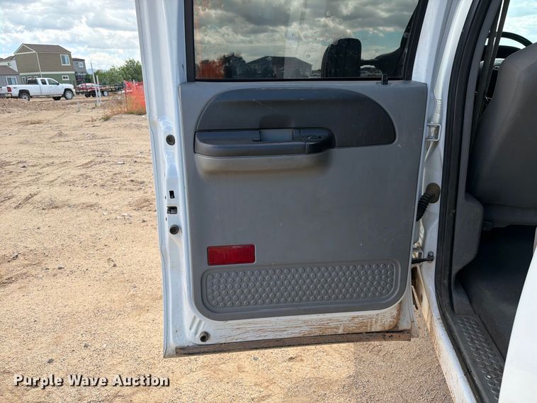 image for item EL2631 2006 Ford F350 Super Duty Crew Cab flatbed pickup truck