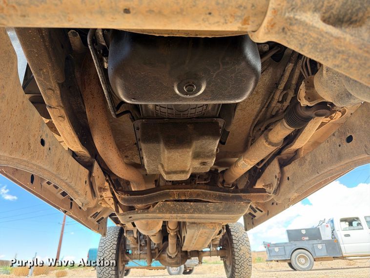 image for item EL2631 2006 Ford F350 Super Duty Crew Cab flatbed pickup truck