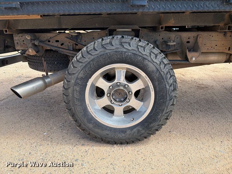 image for item EL2631 2006 Ford F350 Super Duty Crew Cab flatbed pickup truck